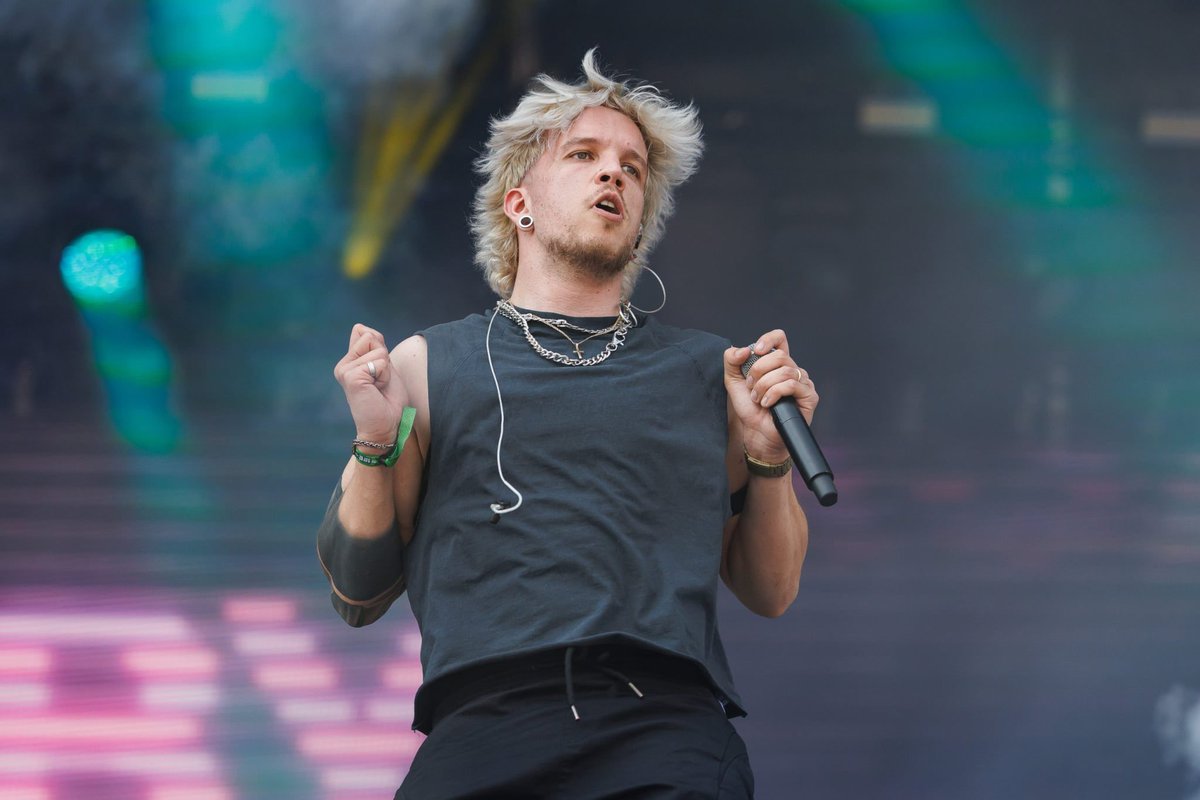 <a href="/lasagnaussy/">lemmy 💙 #EURODAB</a> hot af