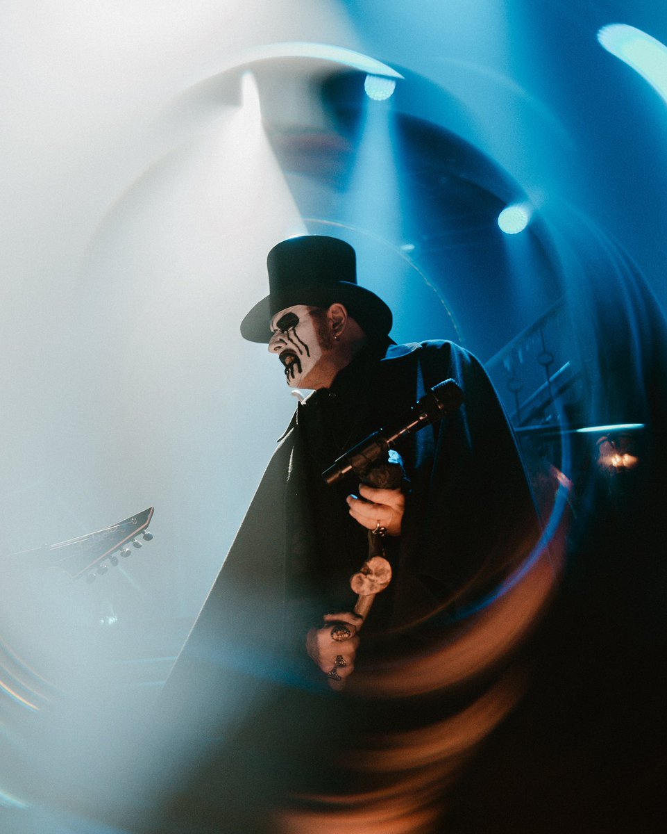 kingdiamond's tweet image. Thank you for all of the birthday wishes. Celebrating with another show in Germany, tonight at MHP Arena.