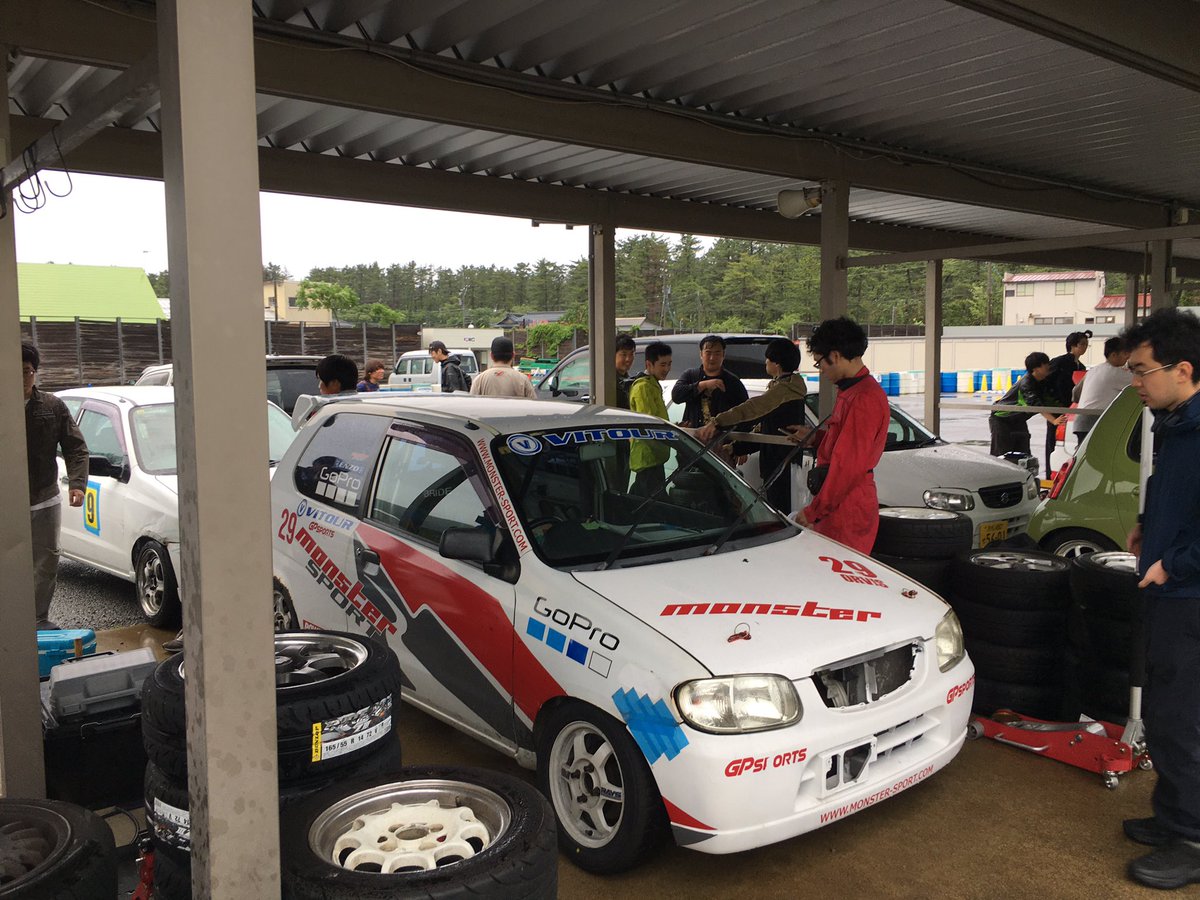 Mikchey7's tweet photo. 練習も終わり、車検合格して準備完了!
#耐久レース #endurance #takasu #endurance #アルト #ha23v #suzuki #alto https://t.co/wfLu8G2g9z
