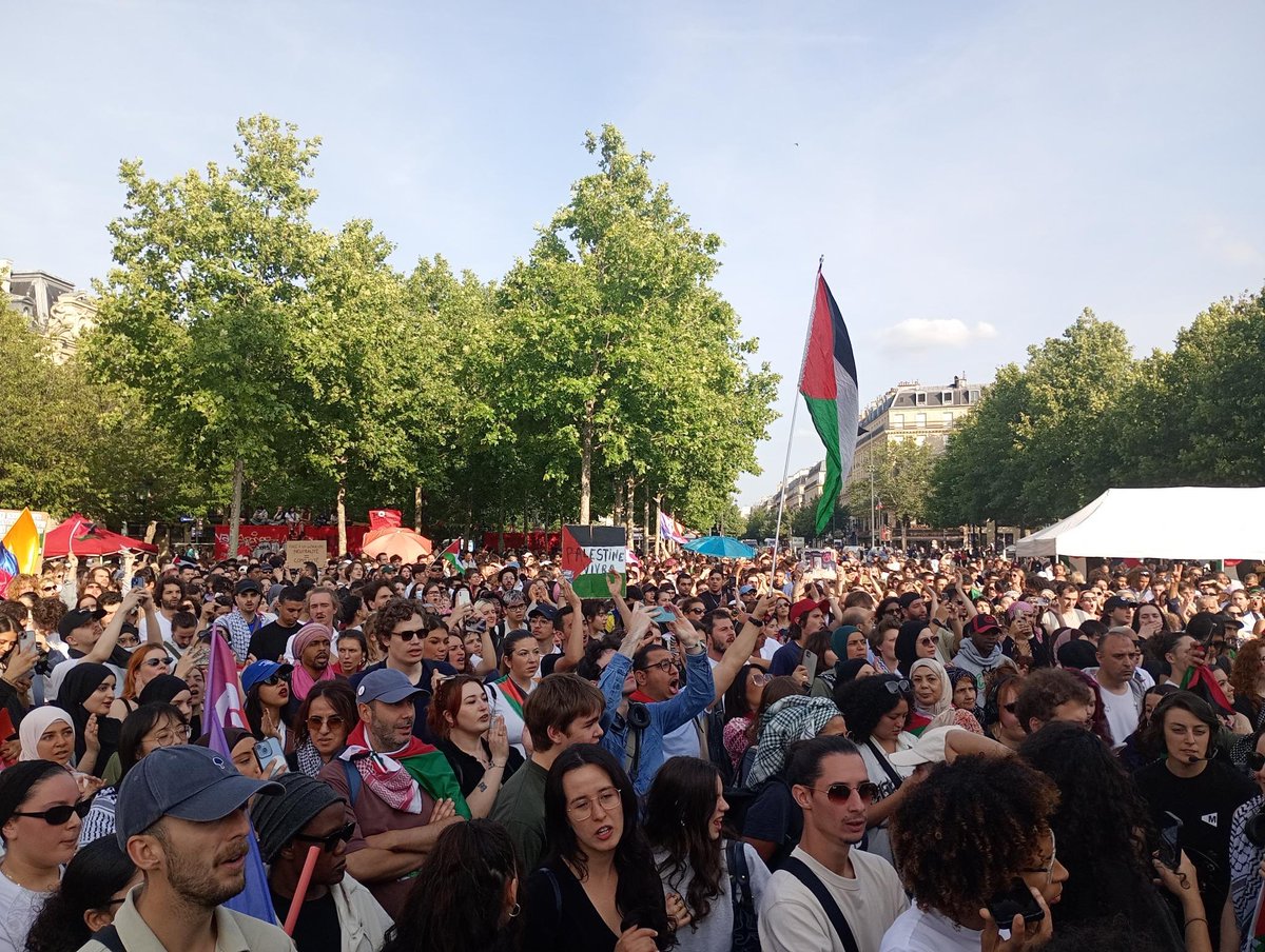 CoordinationCLS's tweet image. Nous étions présents au rassemblement du 10 juin en soutien à l’équipage de la flottille, arrêté et kidnappé par Israël, et en soutien à la Caravane de la Résilience partie d’Algérie et ayant traversé le Maghreb pour briser le blocus et le siège de #Gaza ✊🏼🇵🇸