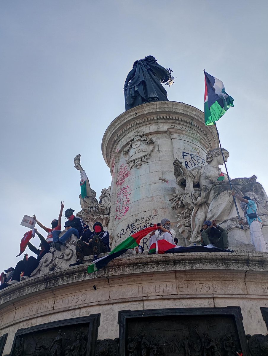 CoordinationCLS's tweet image. Nous étions présents au rassemblement du 10 juin en soutien à l’équipage de la flottille, arrêté et kidnappé par Israël, et en soutien à la Caravane de la Résilience partie d’Algérie et ayant traversé le Maghreb pour briser le blocus et le siège de #Gaza ✊🏼🇵🇸