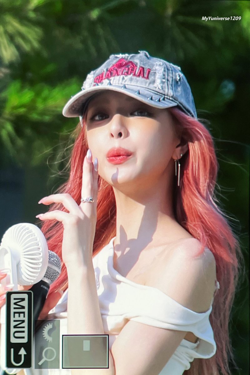 나의YUniverse tweet media