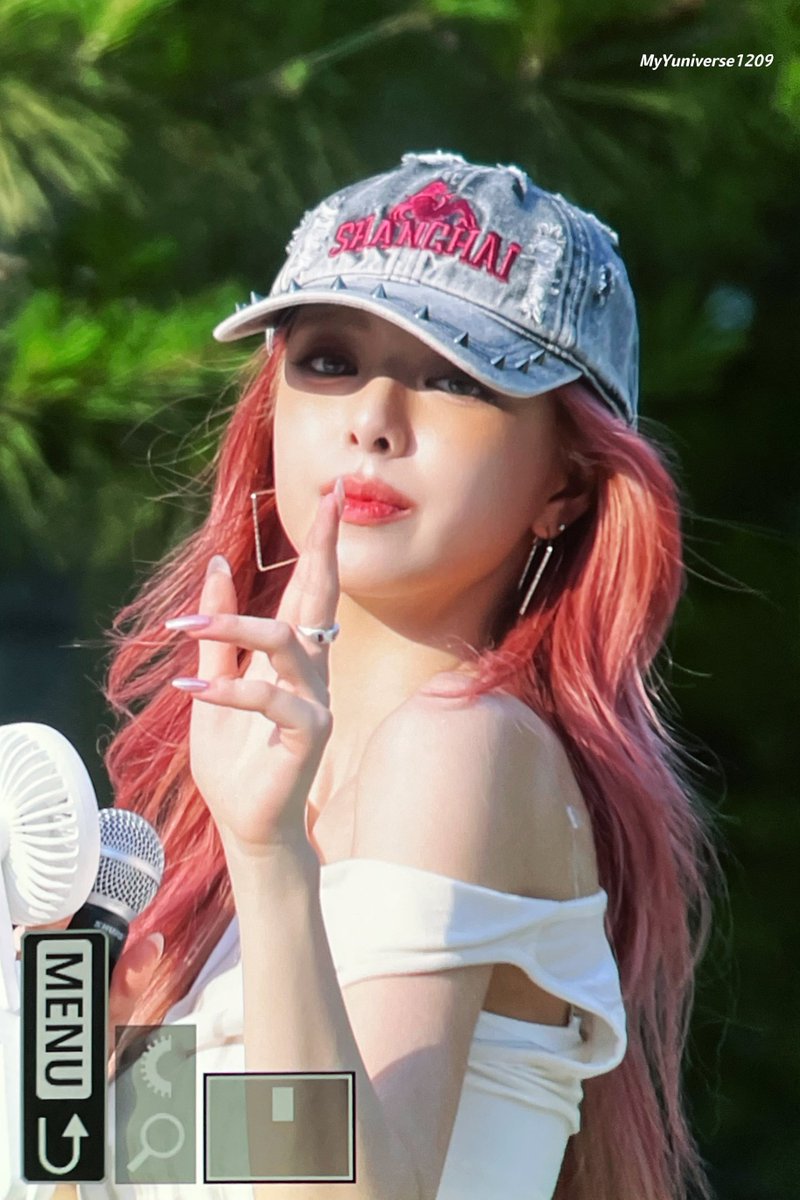 나의YUniverse tweet media