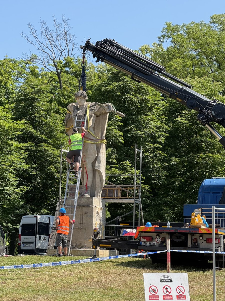 Sbohem, Sovětskej patníku 😃
#Litoměřice právě teď