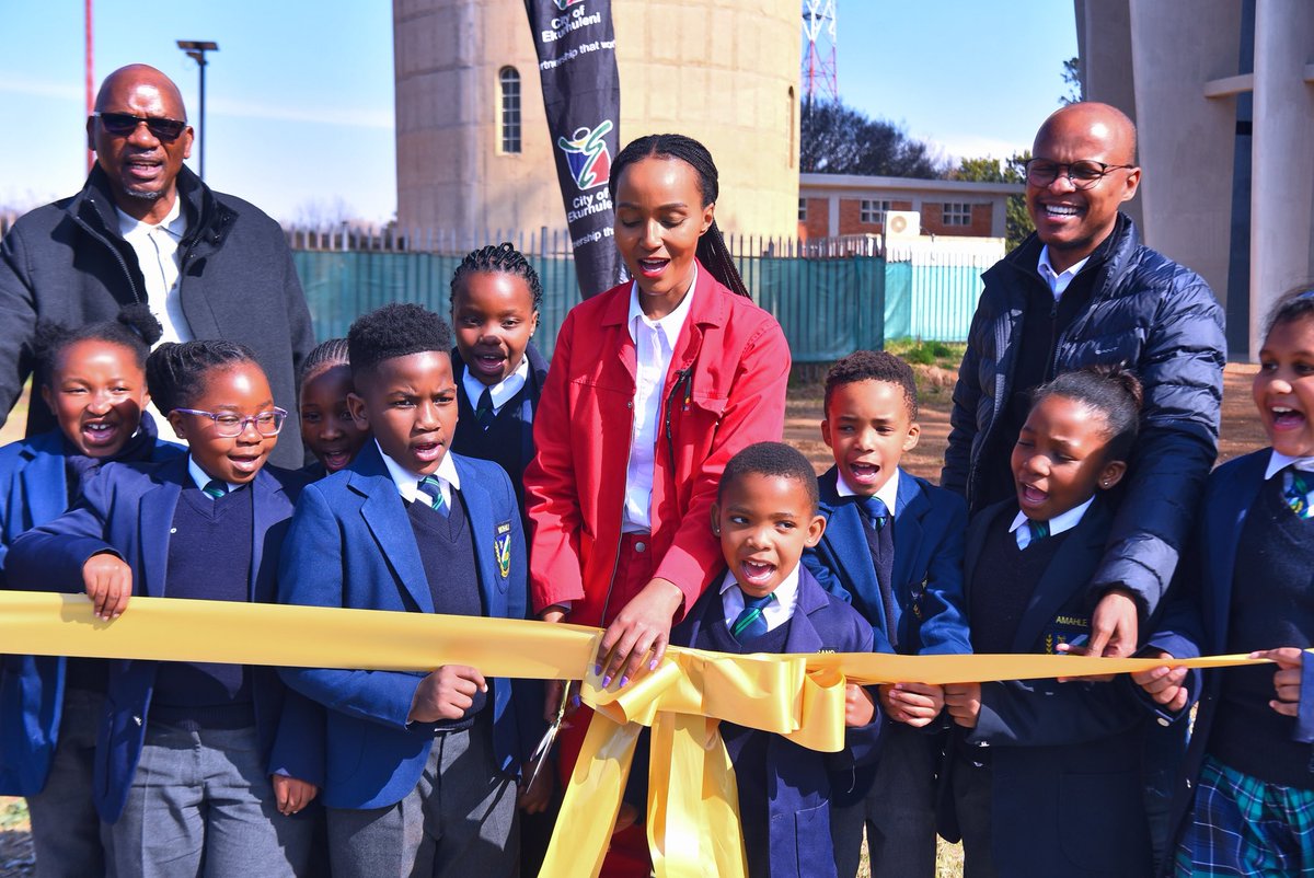 MMCFor_WS's tweet image. 鈾︼笍In Pictures鈾︼笍
The @City_Ekurhuleni MMC for water and sanitation @MsaneThembi cutting the ribbon at the commissioning of the 5.5 Mega Litre Northmead water tower.
-The Northmead Water Tower, is the second largest of its kind in Southern Africa.