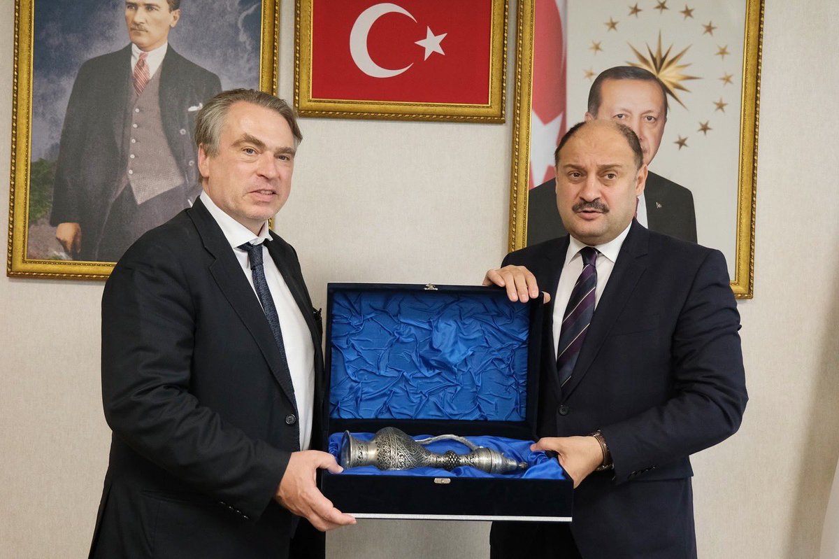 AB Türkiye Delegasyonu🇪🇺EU Delegation to Türkiye (@eudelegationtur) on Twitter photo The EU Ambassador and EU Heads of Mission, accompanied by their spouses, paid a courtesy visit to <a href="/sanliurfabld/">Şanlıurfa Büyükşehir 🇹🇷</a> Mayor Mehmet Kasım Gülpınar.
🇪🇺🇹🇷 The EU Ambassador and EU Heads of Mission, accompanied by their spouses, paid a courtesy visit to <a href="/sanliurfabld/">Şanlıurfa Büyükşehir 🇹🇷</a> Mayor Mehmet Kasım Gülpınar.
🇪🇺🇹🇷