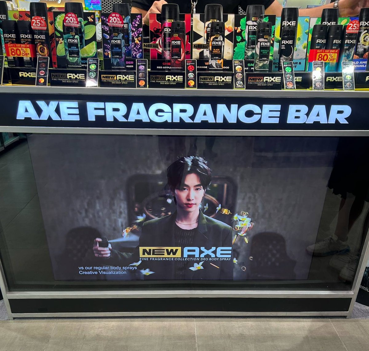 dpryienzy's tweet photo. Saw @marktuan 's AXE commerical ad here at SM Fairview Watsons. 🍃😍

@AxePhilippines @WatsonsPH
#MarkTuanxAXE
#AXEFINEFRAGRANCE 
#AXEPH #AXEPhilippines
#MarkTuan #Mark #段宜恩 
@DNAmngmnt https://t.co/SN40QYtERh