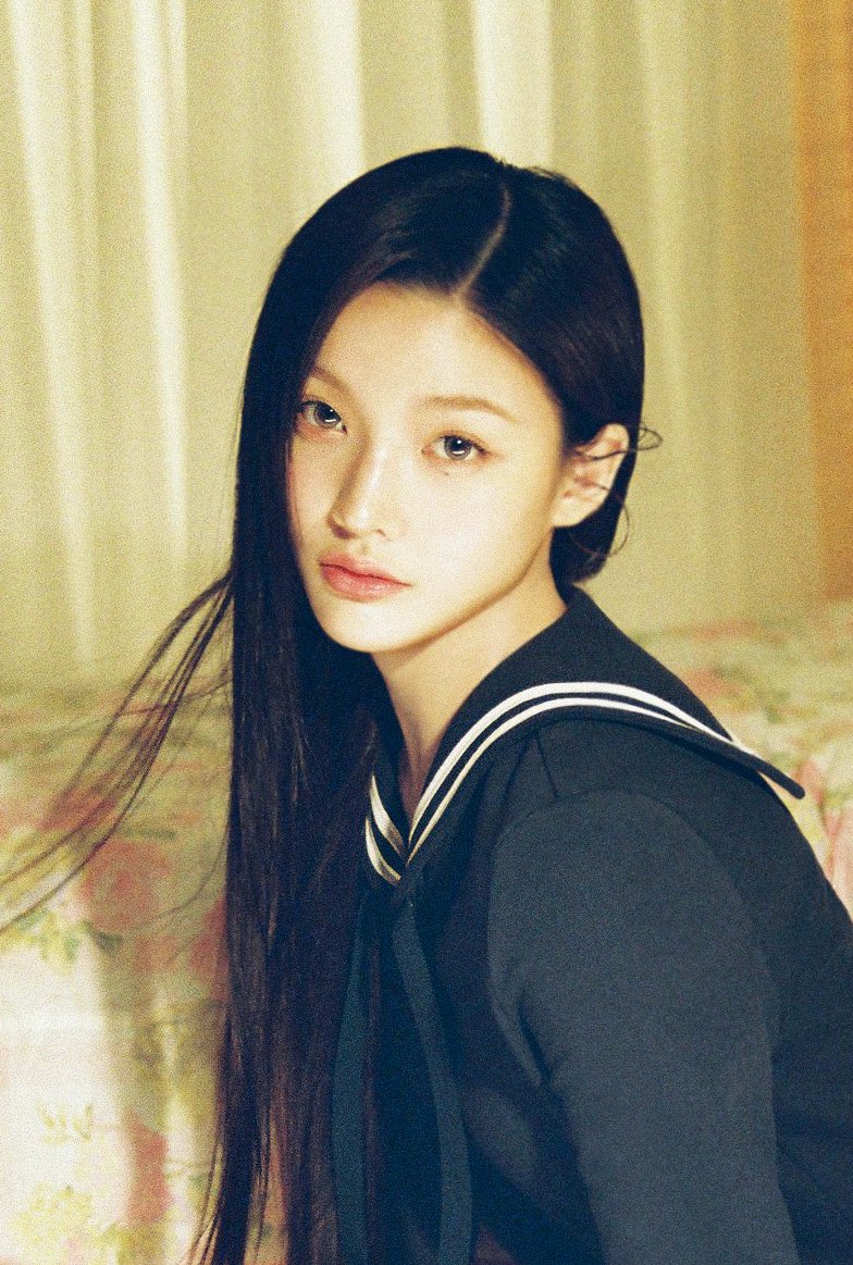 bomb' illit bomb yzy ポラロイド イロハ Concept Photo (MAGIC