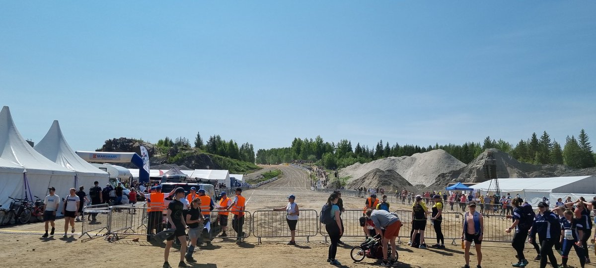 Lähtösuora ylämäkeen ottaa ylimääräisen hötkyilyn pois <a href="/JukolanViesti/">Jukolan viesti</a> #jukola #mikkeli #suunnistus