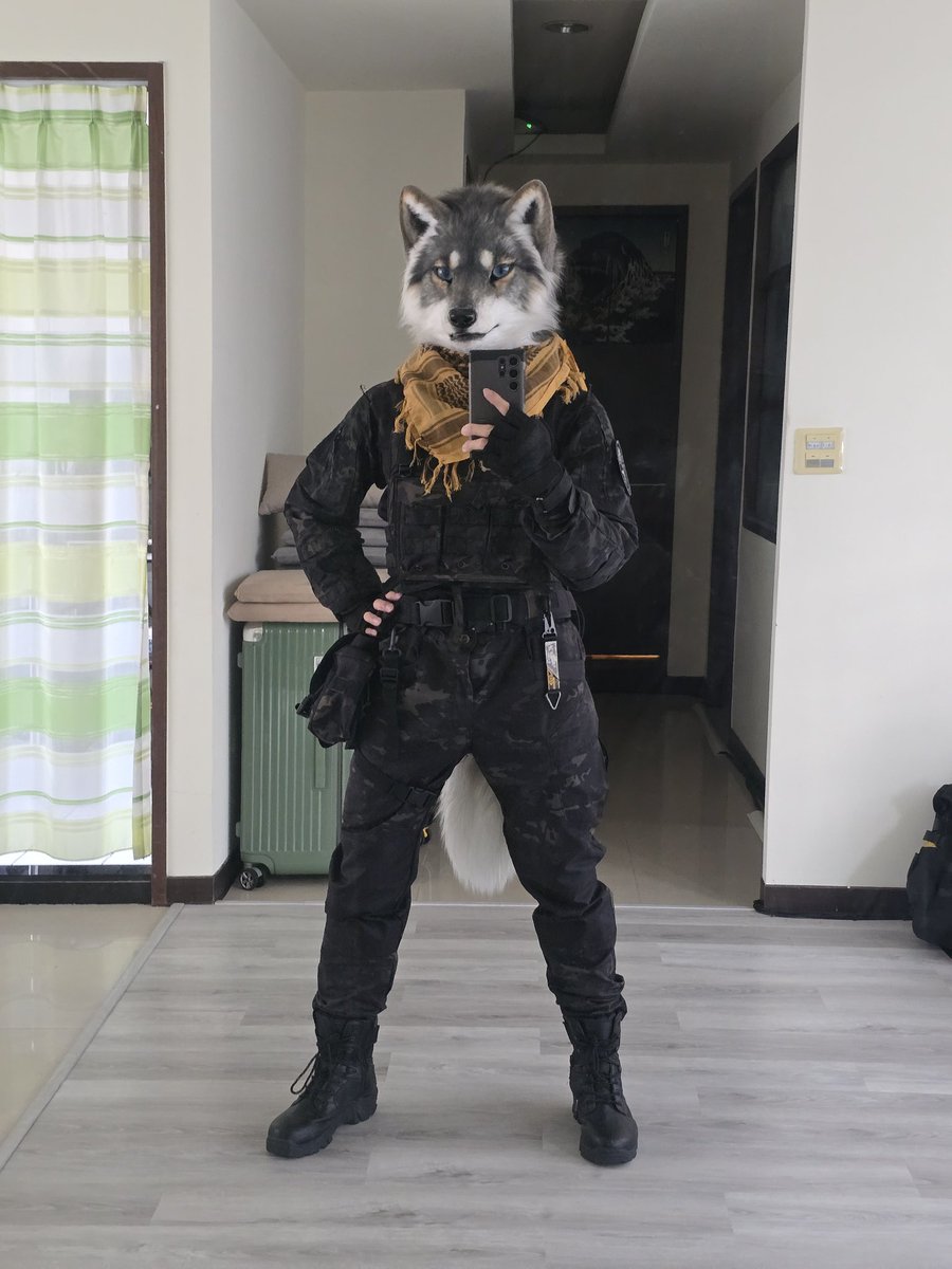 AkuWolf's tweet image. 🐺特戰風自拍😌