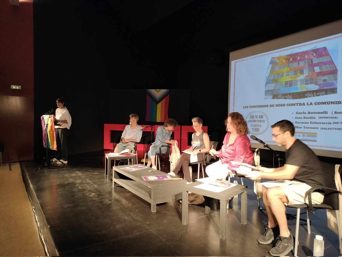 CCOORM's tweet image. La SG de @CCOORM, Teresa Fuentes inaugura el conversatorio "Los discursos de odio contra la comunidad LGTBIQ+" en el centro cultural Puertas de Castilla.