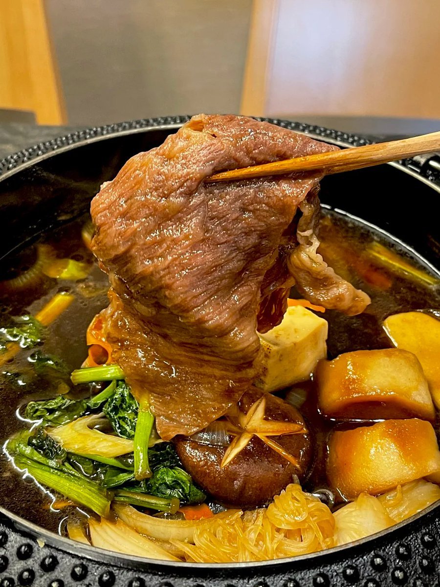 寿喜焼セットはとても綺麗で、マシュマロが運ばれてくるとみんなが歓声を上げます～
#近江和牛です
#すき焼き定食です