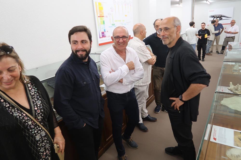 El volumen Nuevas investigaciones paleontológicas sobre tortugas y otros vertebrados de la revista científica ‘The Anatomical Record’ reconoce la labor desarrollada por el profesor e investigador Emiliano Jiménez Fuentes, fallecido en el 2021 lacronicadesalamanca.com/627238-homenaj…