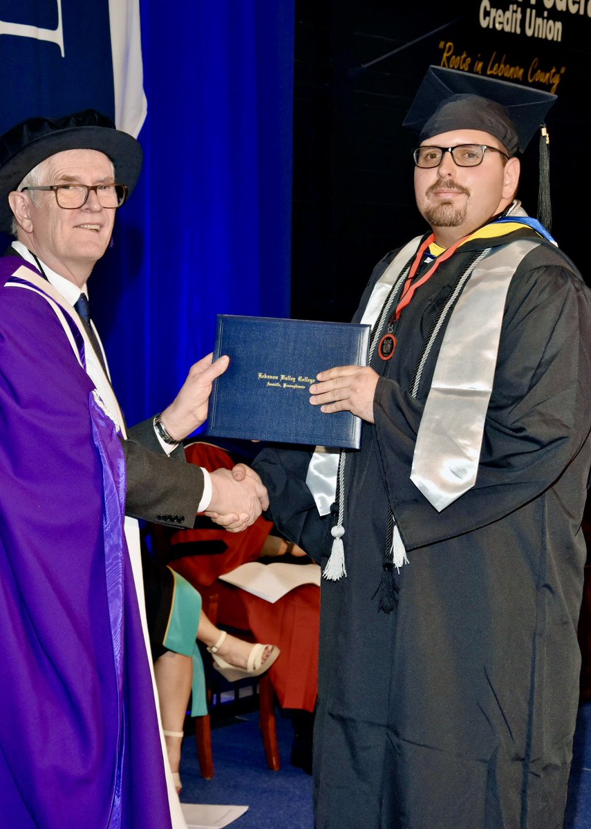 Boomer1245's tweet photo. The professional graduation photos came in, figured I’d show yall. I did it mom &amp; pap🙏🏻💪🏻wish yall coulda been there too #LVC #flyingdutchmen #collegegraduate #classof2025 https://t.co/LmVpcXm6Tm