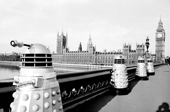 f0steralex's tweet image. I walked through central London last night and realised something that made me genuinely sad:
The city I once loved—vibrant, safe, recognisably English—is gone.
Here’s what I saw 👇