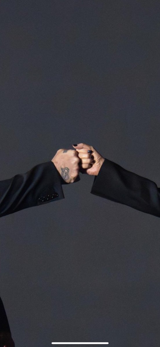 LauraPausini's tweet image. DESIRE
The new official @fifaworldcup anthem I have the pleasure to sing with the one and only @robbiewilliams will be part of the opening ceremony of the opening match.
•
DESIRE
Il nuovo inno ufficiale della @fifaworldcup, che ho il piacere di cantare con @robbiewilliams, farà…