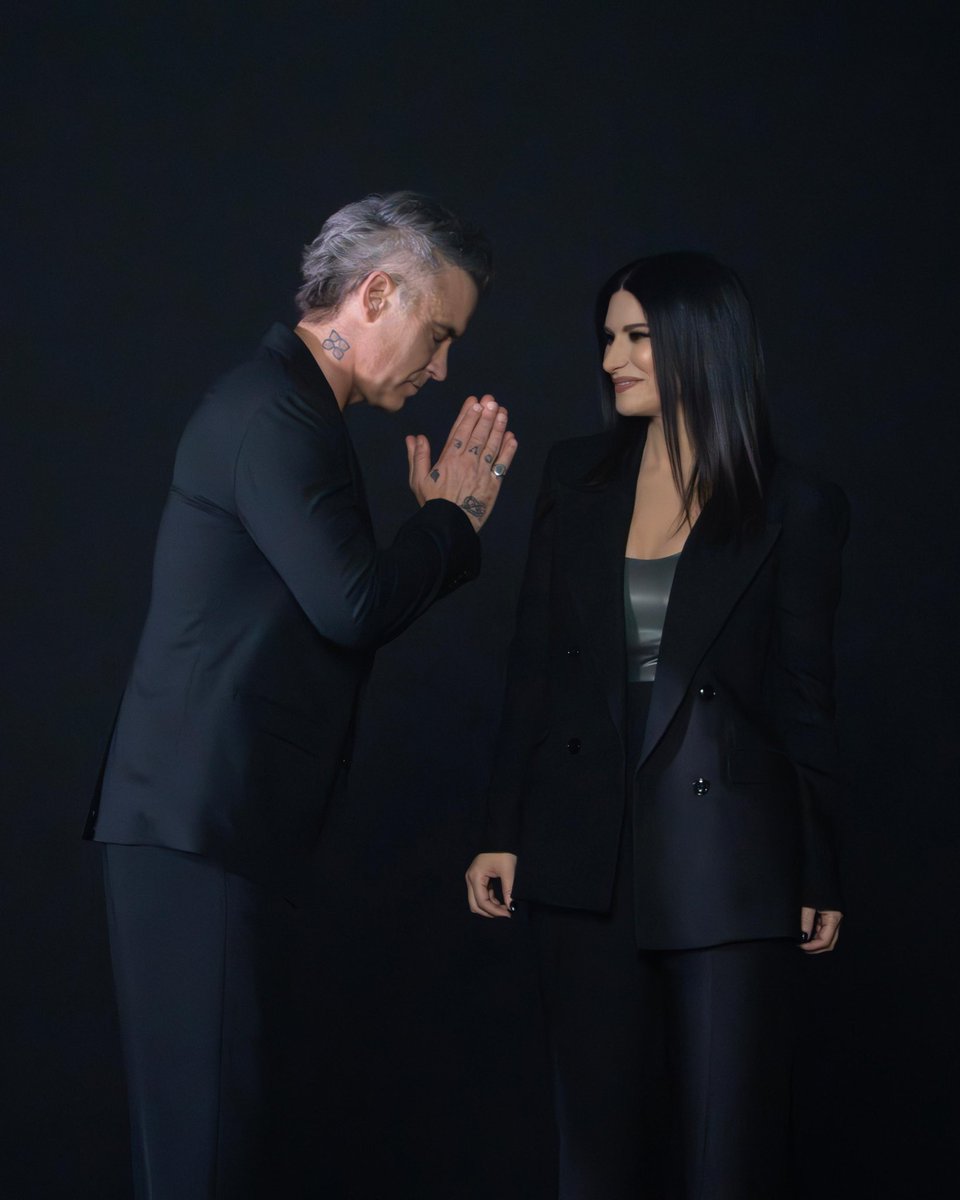 LauraPausini's tweet image. DESIRE
The new official @fifaworldcup anthem I have the pleasure to sing with the one and only @robbiewilliams will be part of the opening ceremony of the opening match.
•
DESIRE
Il nuovo inno ufficiale della @fifaworldcup, che ho il piacere di cantare con @robbiewilliams, farà…