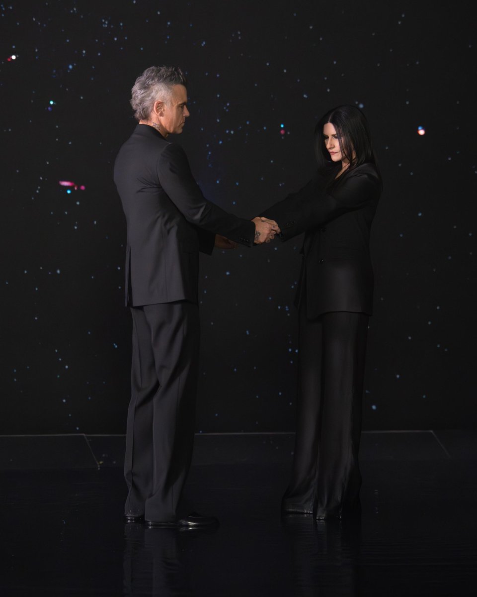 LauraPausini's tweet image. DESIRE
The new official @fifaworldcup anthem I have the pleasure to sing with the one and only @robbiewilliams will be part of the opening ceremony of the opening match.
•
DESIRE
Il nuovo inno ufficiale della @fifaworldcup, che ho il piacere di cantare con @robbiewilliams, farà…