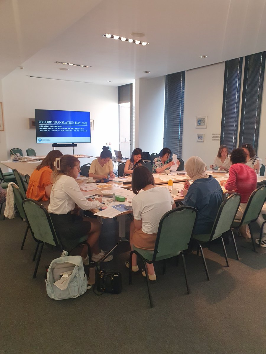AlyssaOllivierT's tweet image. This #OxfordTranslationDay we're getting creative! In this workshop, participants are making manifestos about activist translation, declaring their intent as translators and readers! @OxfordCCT