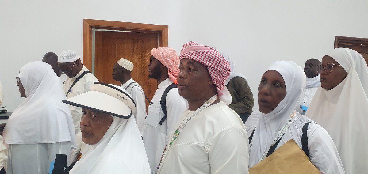 #Birikuba
Indege izanye aba Hajj bavuye mutambagiro mutagatifu imaze gusesekara ku kibuga cy'Indege cya Kigali-Kanombe. Ni urugendo rw'Amasaha 4 mu ndege yihariye ya @FlyRwandair yahagurutse ku kibuga cy'Indege cya Madina ikaba igeze I Kanombe ntahandi inyuze. Abayislamu bakaba