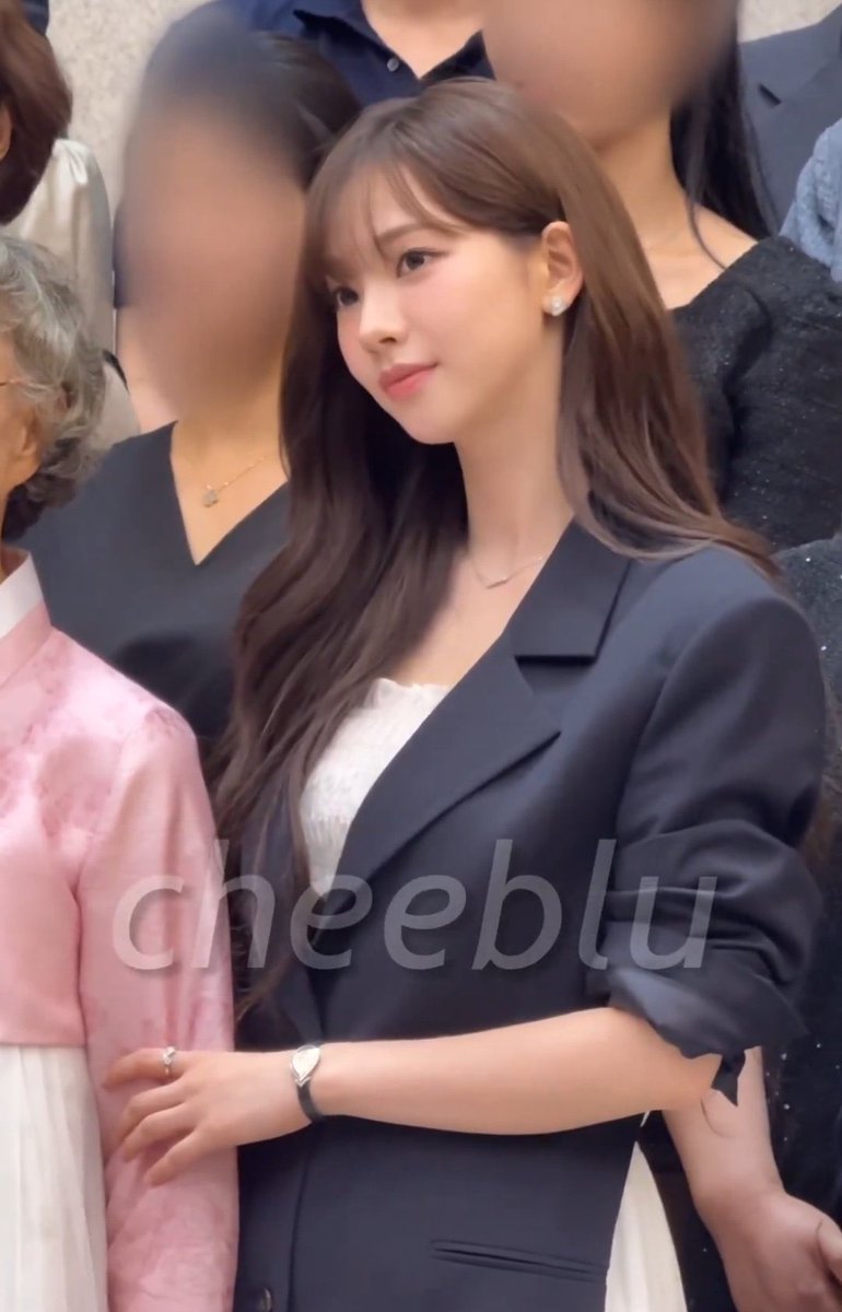 bluuiice's tweet image. KARINA AESPO                        YU JIMIN
(idol)                                       (Yu family’s youngest)