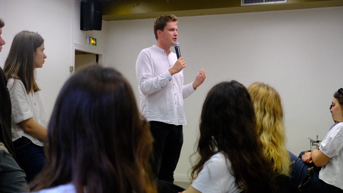 lesjem75's tweet photo. « N’ayez pas peur de casser les codes » 

Le député @charlesrodwell_ nous parle de la plus value des jeunes aux élections Municipales 🗳️ 

#InterjamParisIDF https://t.co/KVUMnSxOsk