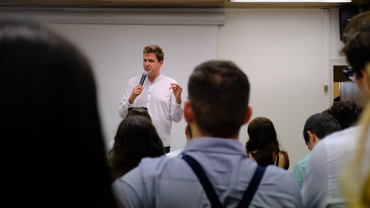 lesjem75's tweet photo. « N’ayez pas peur de casser les codes » 

Le député @charlesrodwell_ nous parle de la plus value des jeunes aux élections Municipales 🗳️ 

#InterjamParisIDF https://t.co/KVUMnSxOsk