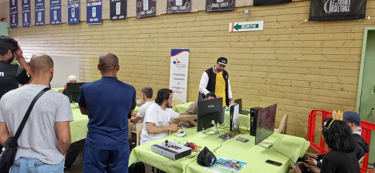 2ᵉ édition du Viry Games !
📅 Sam. 14 juin
📍 Gymnase Edmond-Delfour – 38 av. des Sablons, 91170
PlayStation, Xbox, Switch, VR… Il y en aura pour tous les goûts !
🔥 Tournoi Street Fighter 6 by FFJV
🕙 Inscriptions dès 10h
🕚 Tournoi à 11h
💥 Jouez, découvrez ou encouragez :