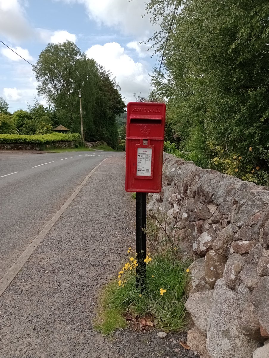 WeePostalMuseum's tweet image. A roadside lamp box on the way into Rockcliffe, Dumfries and Galloway.
#PostboxSaturday