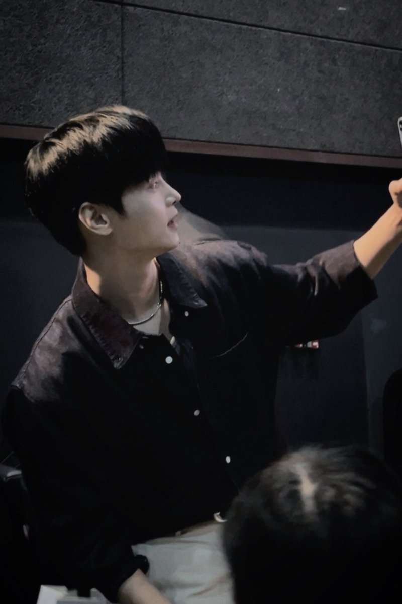 ismywanderlust's tweet photo. 저오늘영화관에서잘생깅청년을봤는데
신인영화배우인가요? 
억수로잘생겼네요..;; https://t.co/RO67KD2i7q