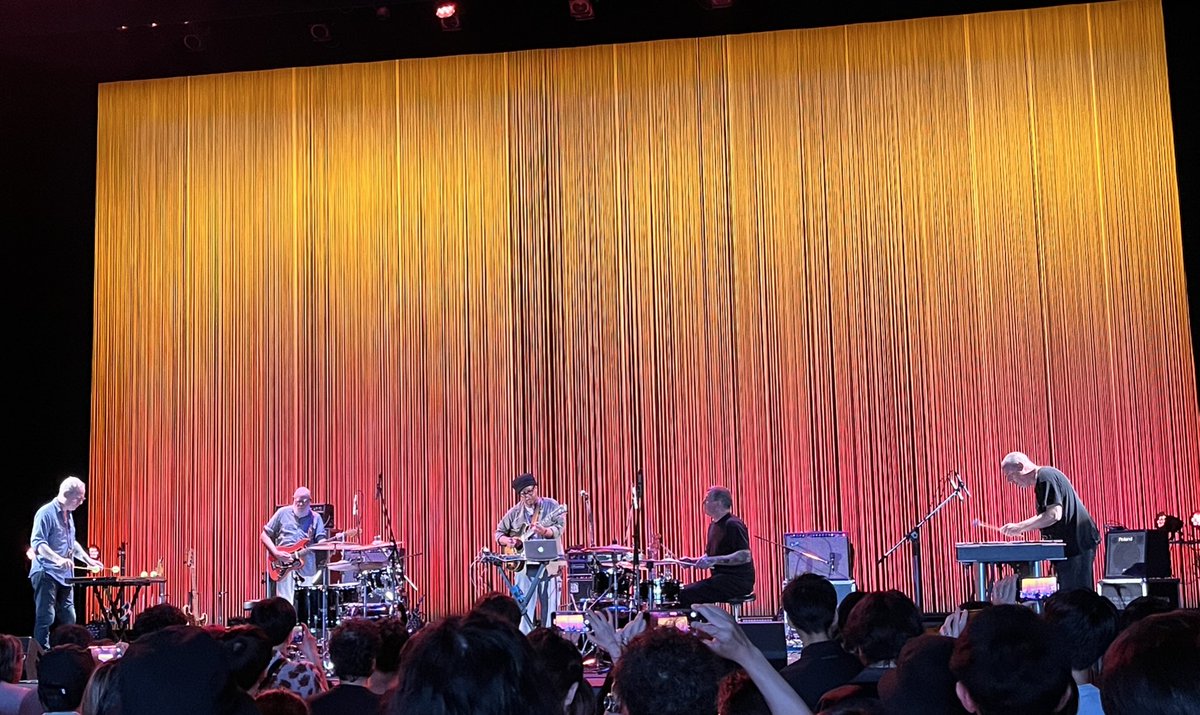 Tachikawa Stage Garden is such a cool venue. The back wall opens up onto a grass square with food and shop stalls. And the music has been awesome. Eiko Ishibashi, Tortoise were great. Medeski and Martin are next. #Fruezinhofestival
