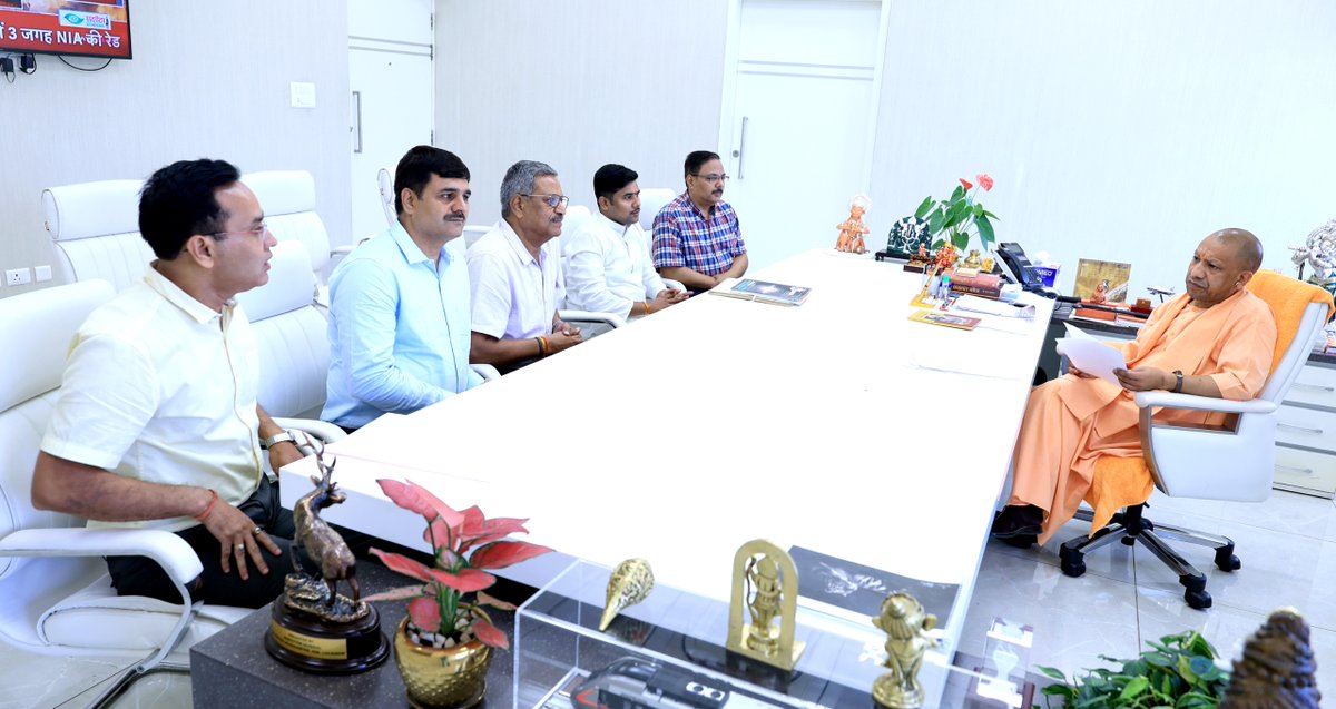 Yogi Adityanath Office (@myogioffice) on Twitter photo मुख्यमंत्री श्री <a href="/myogiadityanath/">Yogi Adityanath</a> जी महाराज से आज लखनऊ में विज्ञान भारती, पूर्वी उत्तर प्रदेश के क्षेत्रीय संगठन मंत्री श्री आशुतोष सिंह जी, अवध प्रान्त के प्रान्त अध्यक्ष डॉ. अरविन्द माथुर जी, प्रान्त महासचिव डॉ. रजनीश चतुर्वेदी जी, प्रान्त सचिव डॉ. विनय सिंह जी एवं प्रान्त मुख्यमंत्री श्री <a href="/myogiadityanath/">Yogi Adityanath</a> जी महाराज से आज लखनऊ में विज्ञान भारती, पूर्वी उत्तर प्रदेश के क्षेत्रीय संगठन मंत्री श्री आशुतोष सिंह जी, अवध प्रान्त के प्रान्त अध्यक्ष डॉ. अरविन्द माथुर जी, प्रान्त महासचिव डॉ. रजनीश चतुर्वेदी जी, प्रान्त सचिव डॉ. विनय सिंह जी एवं प्रान्त