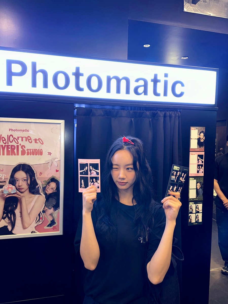 photomatic_jp's tweet photo. 2025 HYERI FANMEETING TOUR ＜Welcome to HYERI’s STUDIO＞IN JAPAN でPhotomaticフォトブースをご利用いただきありがとうございました！
会場でヘリさんがPhotomaticを撮影してくださいました～📷✨
ヘリさんのフレーム（第2弾）は渋谷道玄坂店等 全国6カ所のブースで6/26まで撮影できます💖
#HYERI https://t.co/8TTxZr47w9