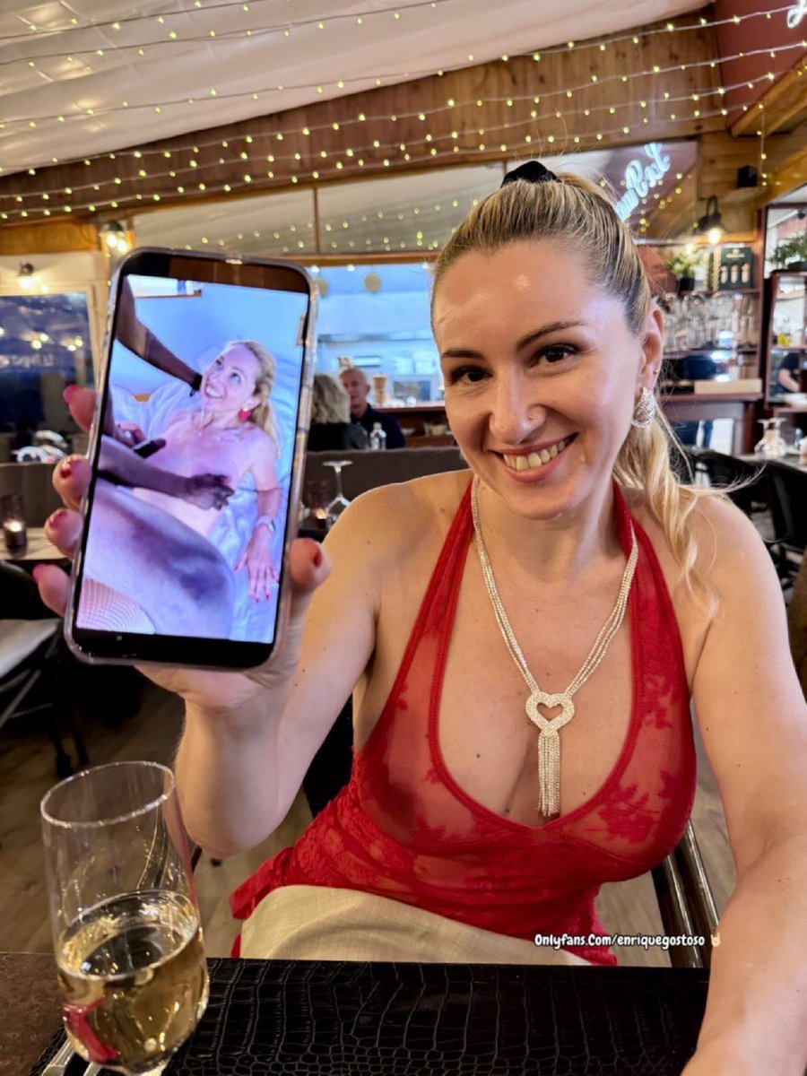 The photo every cuckold wants to see while dining with his wife🔥👰🏻♠️ <a href="/elisalovefr/">Elisa Love 💕</a> 🤘🏻

#Cuckold #CasadayPuta #Cocu
