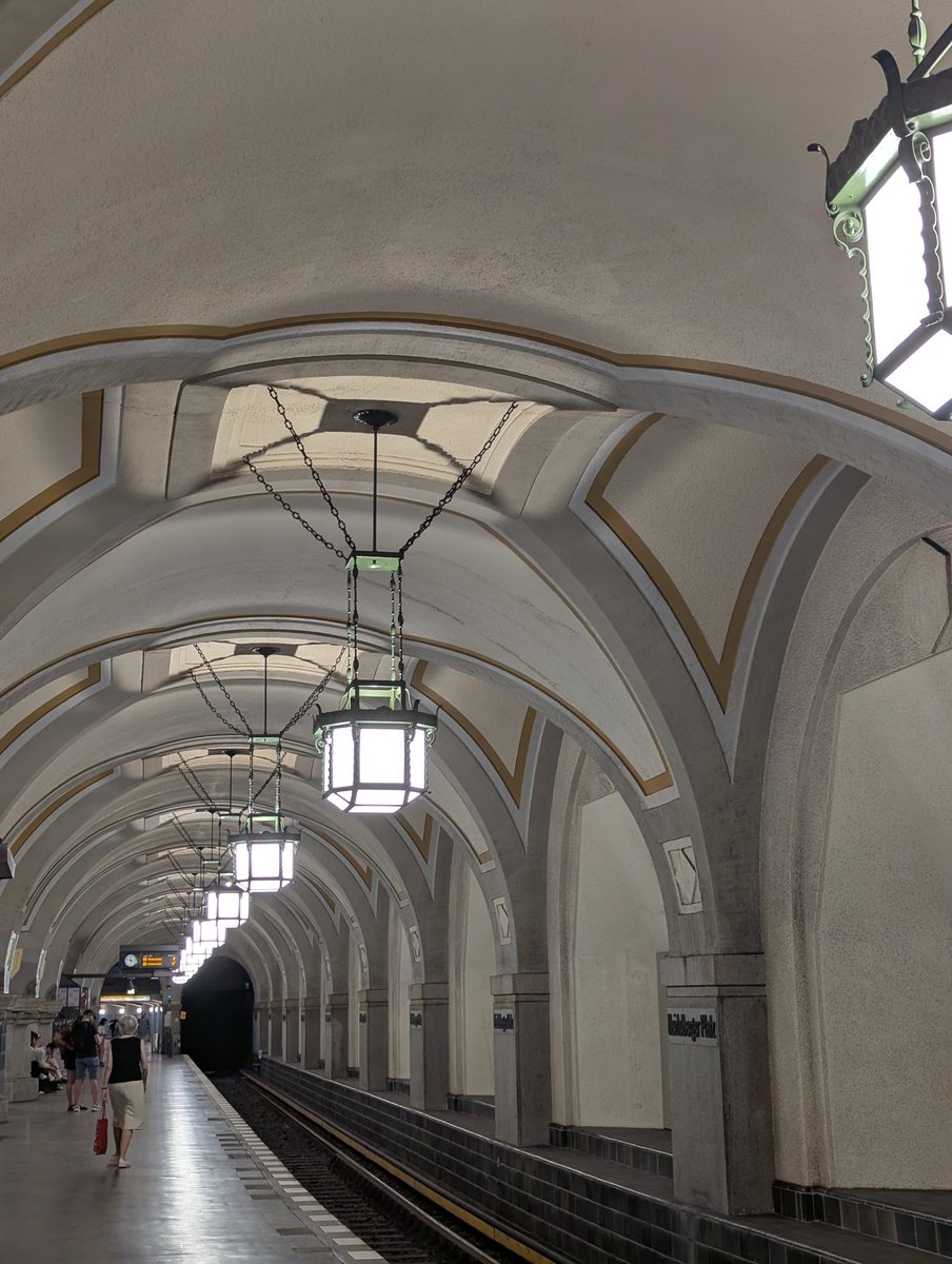 Immer wieder schön. Die Station Heidelberger Platz der S-Bahn und U-Bahn in #Berlin. #Weilwirdichlieben