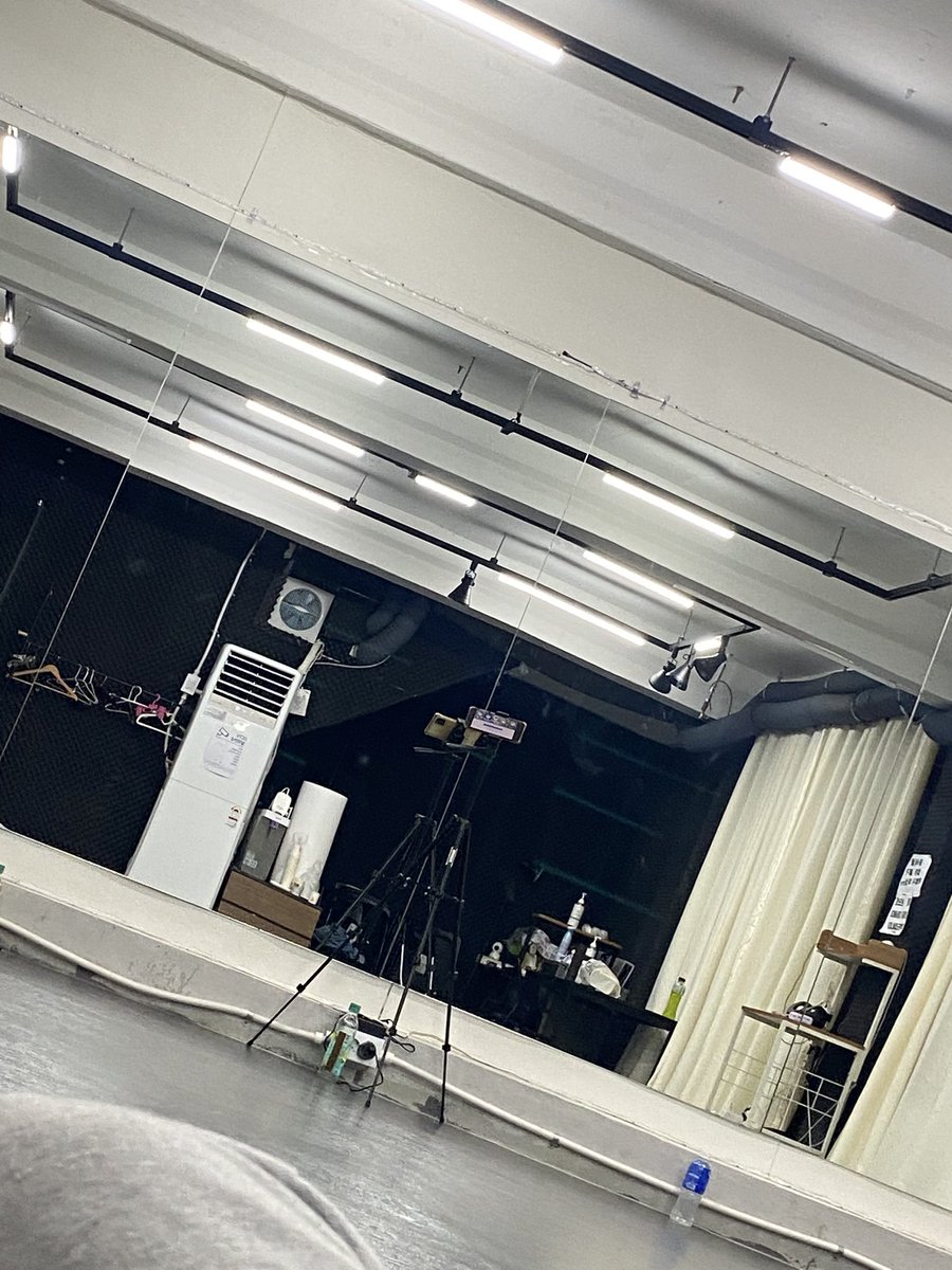 Capo_cos's tweet photo. 팀원들 다 열심히 검색하고 잇는데 혼자서 자고잇음 헤헿ㅎ https://t.co/cMwQHdp5w9