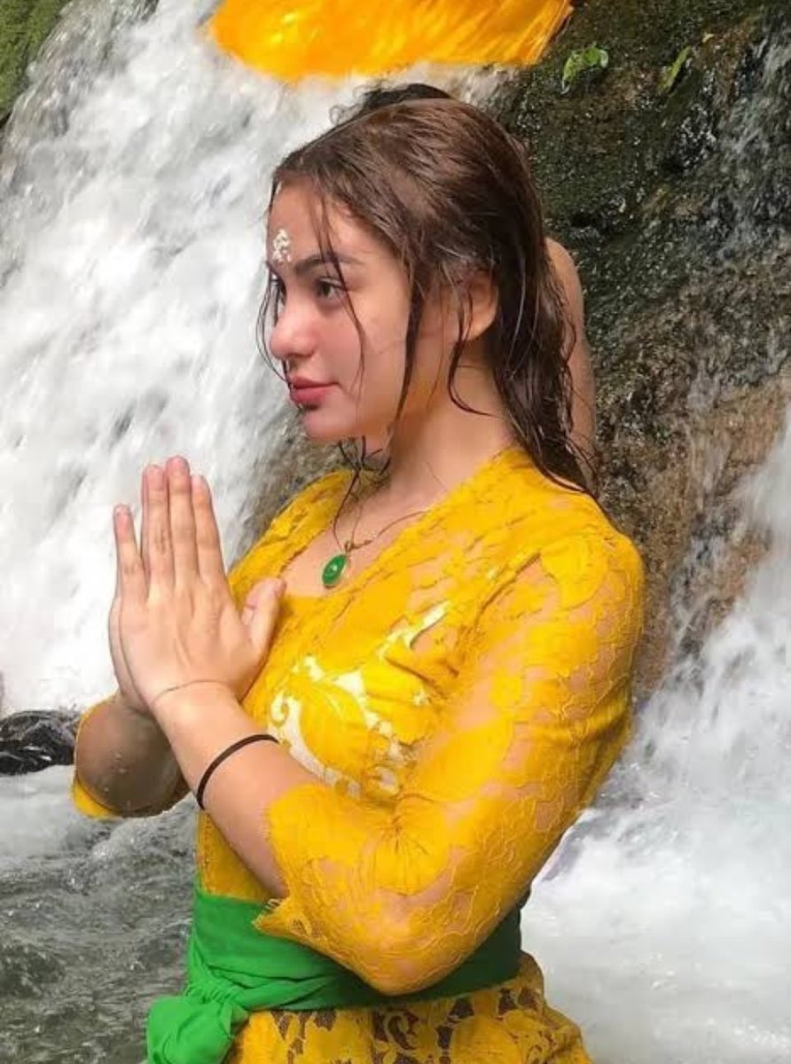 Nora Alexandra (Indonesian model), before and after converting to Hinduism 🕉

She married Jerinx, a Hindu singer in 2019

PC <a href="/Worryna_/">Raj</a>