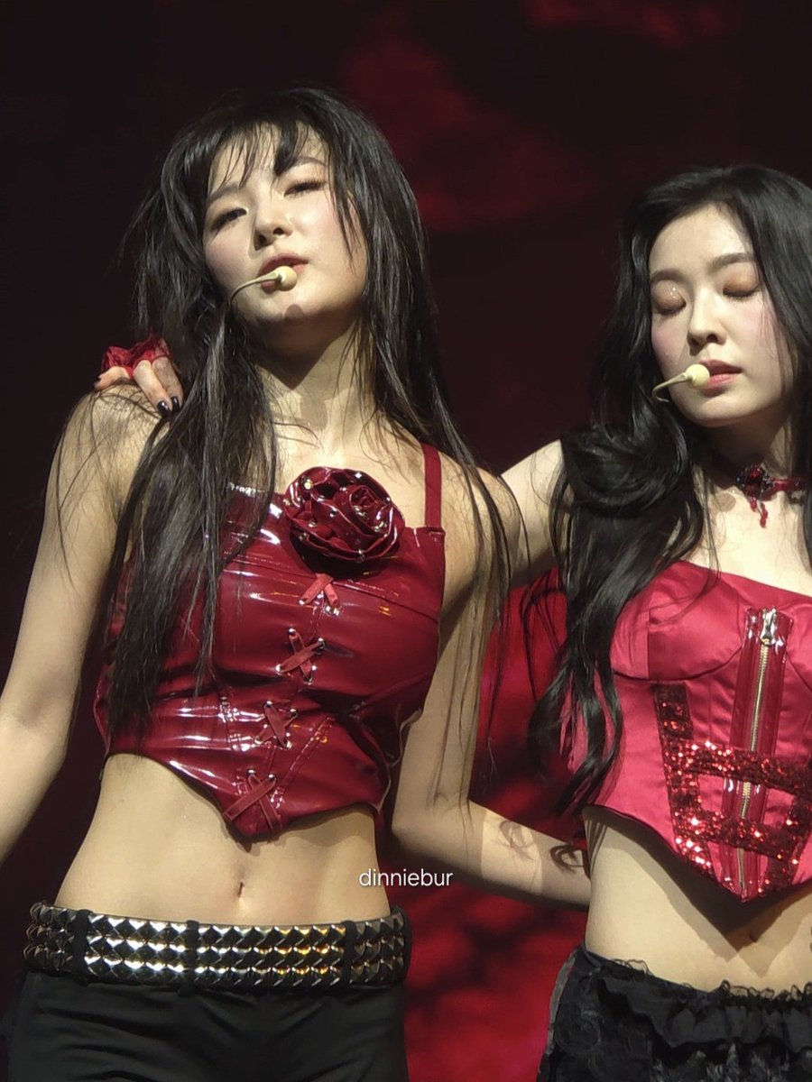dinniebur's tweet photo. 250614 Irresistible 😳😳
#Seulgi #슬기 #Irene #아이린 https://t.co/ths0HBpb6e