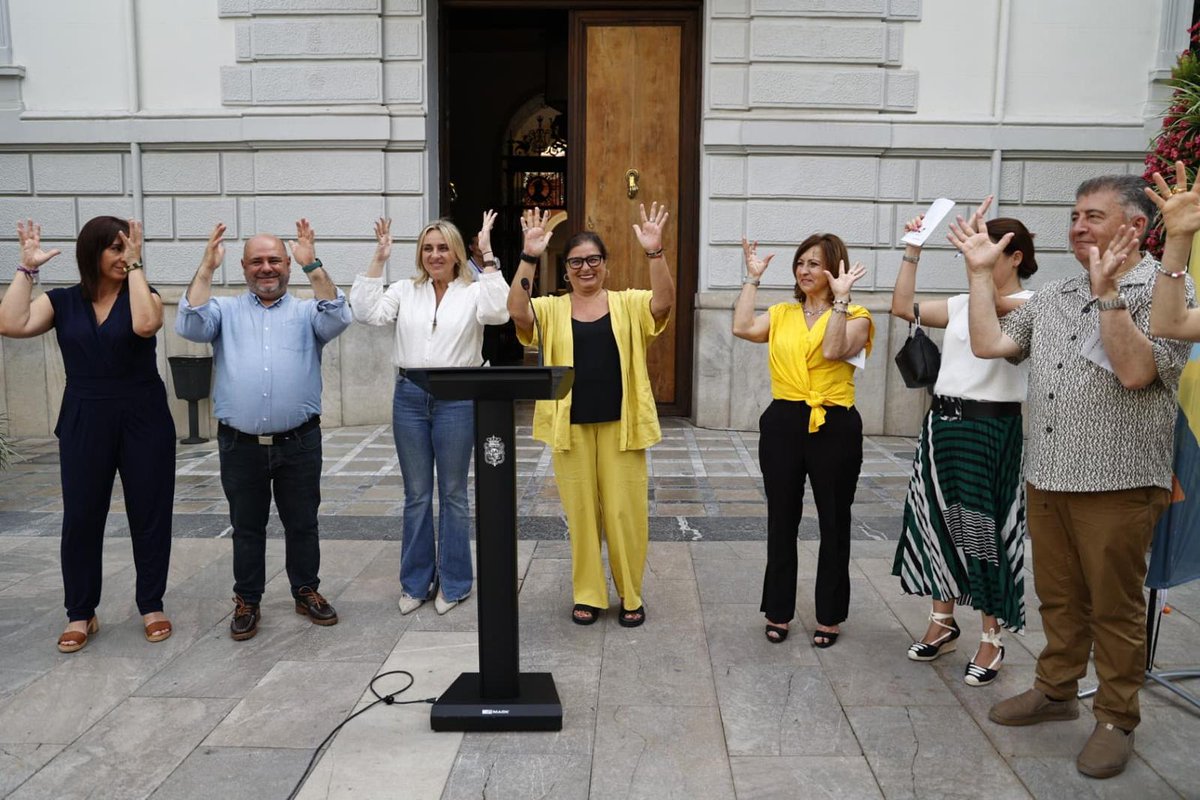 marifrangr's tweet photo. 🧏‍♀️El @aytogr  se suma a la conmemoración del Día Nacional de las Lenguas de Signos junto a @ASOGRA_ 

Reafirmamos nuestro compromiso municipal con las personas sordas y la accesibilidad universal recordando la importancia de las lenguas de signos como herramienta de inclusión

#CuidamosGranada💙