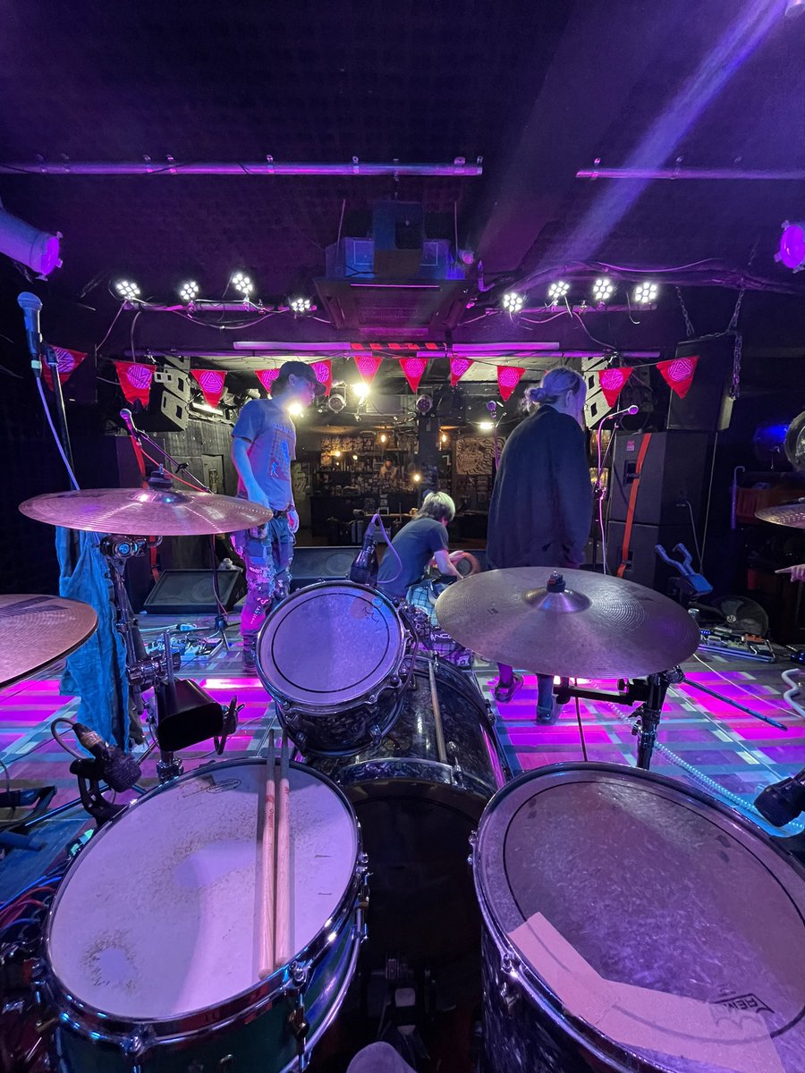 今夜はコザRemy'sにて！
ALKASILKAは2Fステージで19:30から🌞
東京から初来沖のLawindも沖縄勢もすごく楽しみだ〜！！！