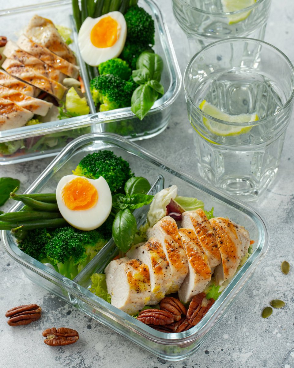 Healthy lunch on the go 🥬🍅🥑🥒

Glass food containers keep your meals fresh, flavourful and, of course, free from unwanted chemicals. Whether it’s a vibrant salad, hearty leftovers or a smoothie bowl, glass keeps your food exactly how it should be.