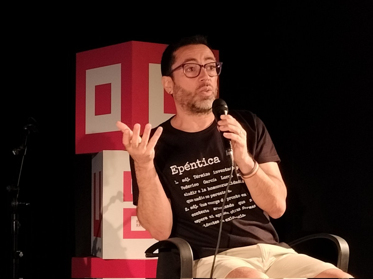 CCOORM's tweet image. Jose Sevilla, del colectivo Epentica, en el acto de CCOO RM: la ley de Igualdad y de protección del colectivo LGTBIQ+ de 2016 de la Comunidad Autónoma de la región de Murcia está guardada en un cajón y no se implementa