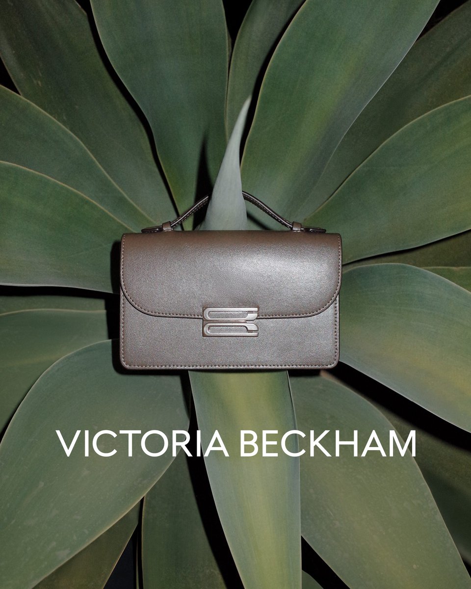 victoriabeckham's tweet image. From sunrise to sunset.
Shop the Mini #VBDorian >> victoriabeckham.visitlink.me/xcuv0P
#VBHighSummer