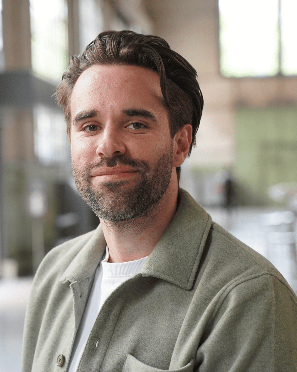 inc_cantonBE's tweet photo. Vom Spitzensportler zum Lehrer: «Auch im Klassenzimmer bin ich ständig in Bewegung.»

Etienne Froidevaux (36) war während 17 Jahren eine feste Grösse im Schweizer Eishockey. Heute trifft man ihn an der PHBern oder im Klassenzimmer: Er wird Lehrer.

👉 https://t.co/IpOqGhbogO https://t.co/LKJ7IZ2O4Y