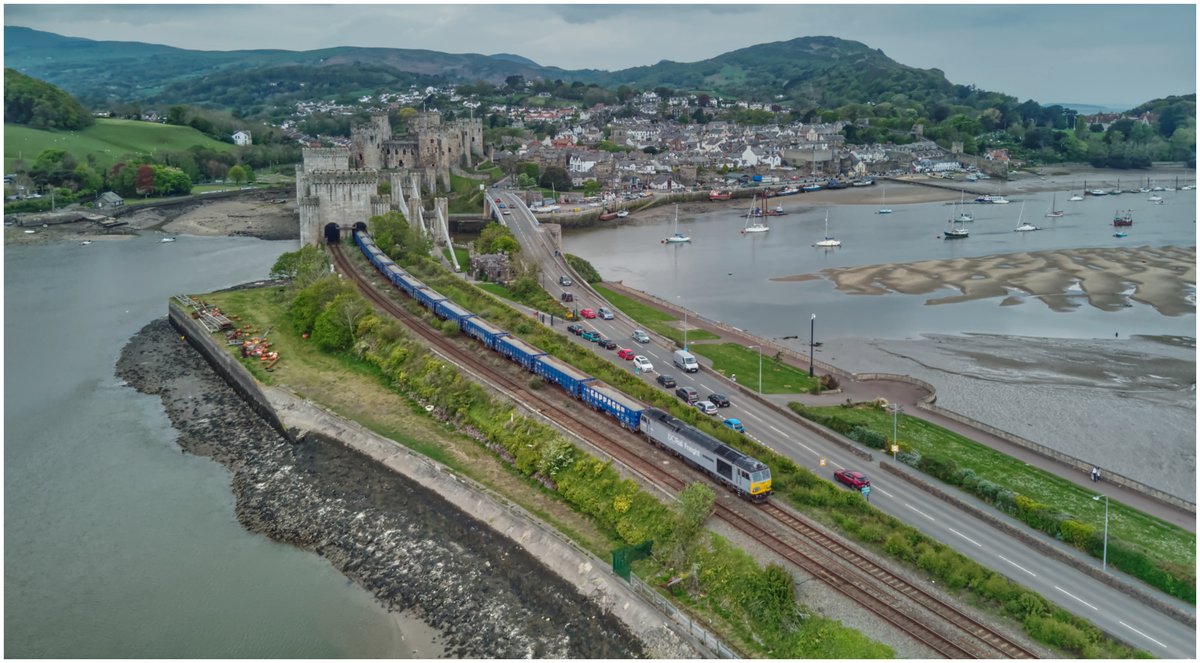 HS2ltd's tweet image. Our sites across Buckinghamshire have now received more than three million tonnes of stone by rail, with the latest deliveries coming from the Penmaenmawr quarry in North Wales 👇📷.
Learn more: ow.ly/pgKJ50W8TSZ
@DCrail2018