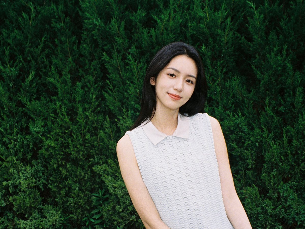 SimplyZhouYezi's tweet image. #ZhouYe’s team shares film candids from her #AFISH photoshoot