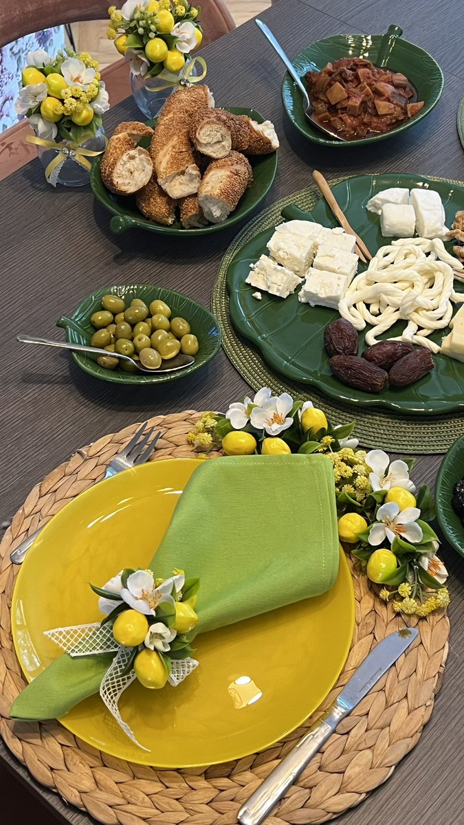 didemvey's tweet photo. Hafta sonu kahvaltı/ brunch keyfimiz

 🍋🌿🍋🌿🍋

Amalfi hazırlıkları yapılıyordur 🍋
Her kahvaltı ayrı bir sunum ve konsept içerir bizde…

#Breakfast
#Brunch
#Amalfi 
#LemonChallenge https://t.co/ibEu96C9eQ