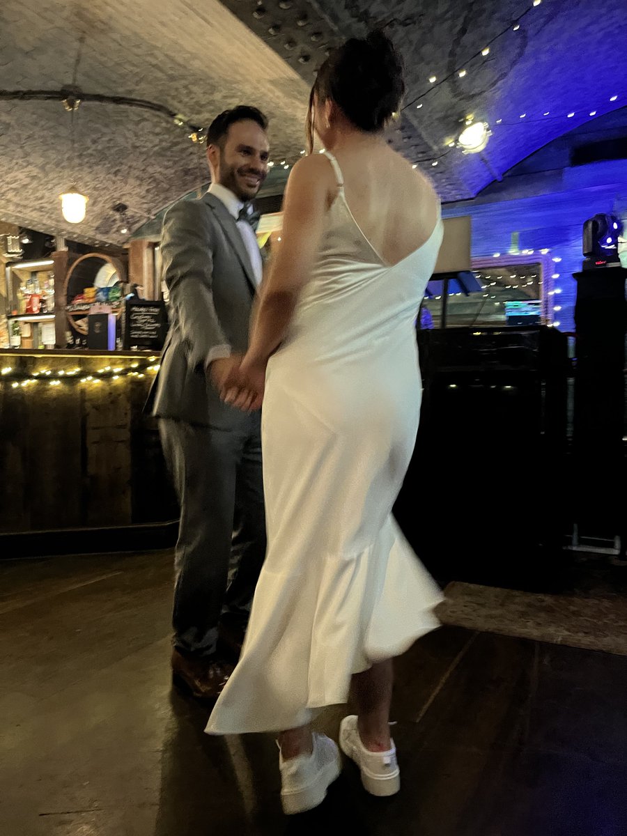 EmersonLotzia's tweet image. had an unreal time in London celebrating samir and katie tying the knot 🤵‍♂️👰‍♀️ it was an absolute honor officiating their beautiful wedding and eating my weight in meat pies. we love you, big man. meg and i are off to paris now to consume an inordinate amount of croissants 🥰