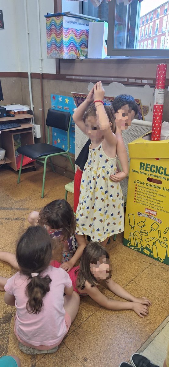 En las clases de 5 años estamos con el proyecto “El teatro”. Ayer, tuvimos un taller de Impro. Hemos hecho varios grupos y representado diferentes acciones para que los otrxs compis lo adivinen.
Otra actividad ha sido un juego de palabras y expresión corporal. #lapalomaceip