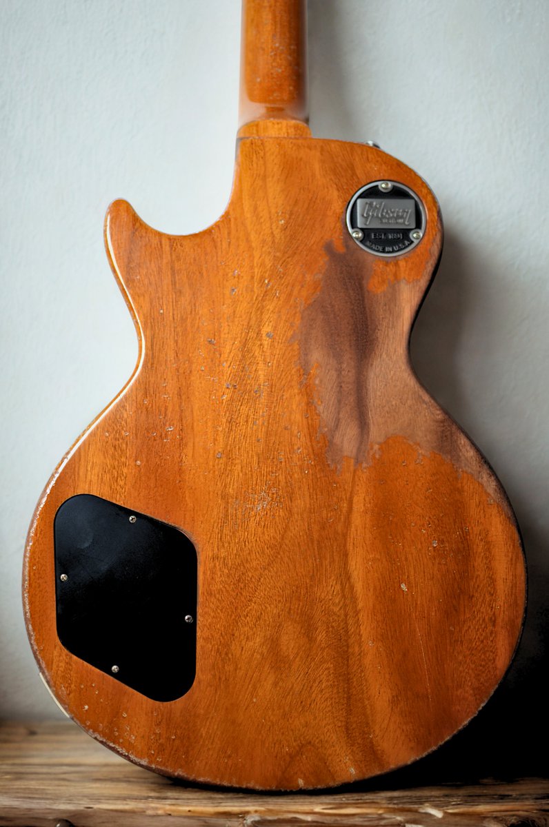 solasido_guitar's tweet image. 見た目はこんなだけど、新品。
歴史がありそうでまだなんにもない。
これからいっしょに作っていきます。

#gibson #murphylab #lespaul #ultraheavyaged